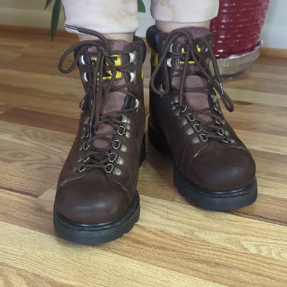 CAT Alaska Leather Work Boots – Men’s Size 8 MED - Chocolate – Like New + Box